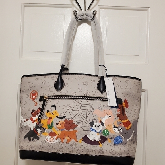 NWT Disney Dooney & Bourke "Reigning Dogs" Large Tote, Authentic, Collectors - Picture 3 of 12